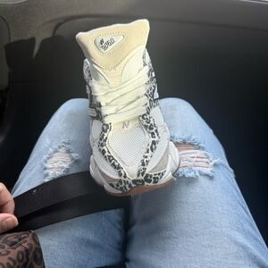 New Balance Women's White and Black Patterned Sneakers